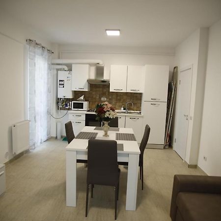 Lar Apartment Focşani Eksteriør billede