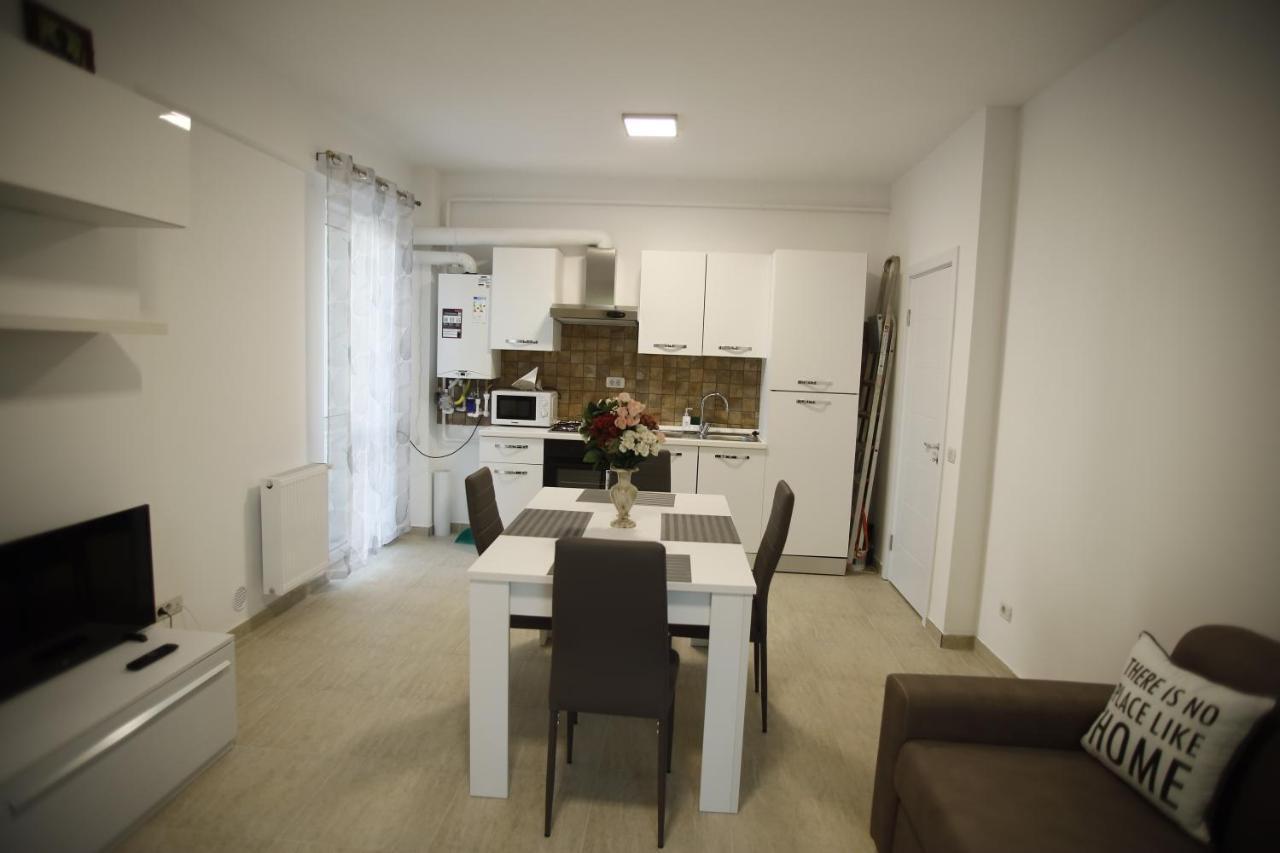 Lar Apartment Focşani Eksteriør billede