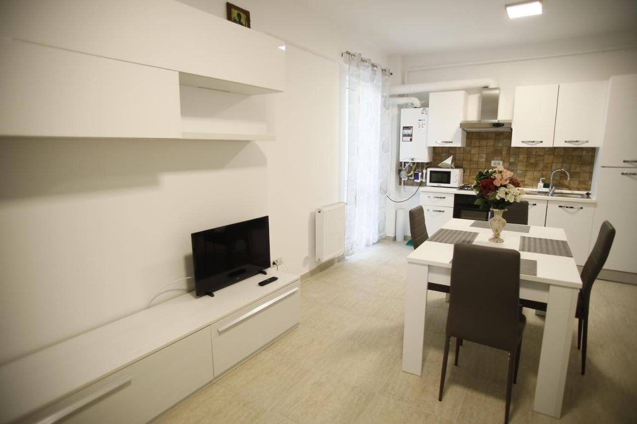 Lar Apartment Focşani Eksteriør billede